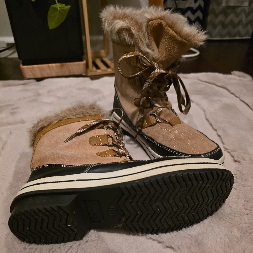 Universal Threads Snow Boot - Picture 2 of 4